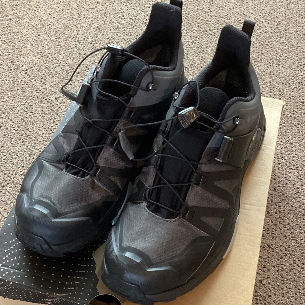 Salomon Men's Black and Gray Athletic Shoes